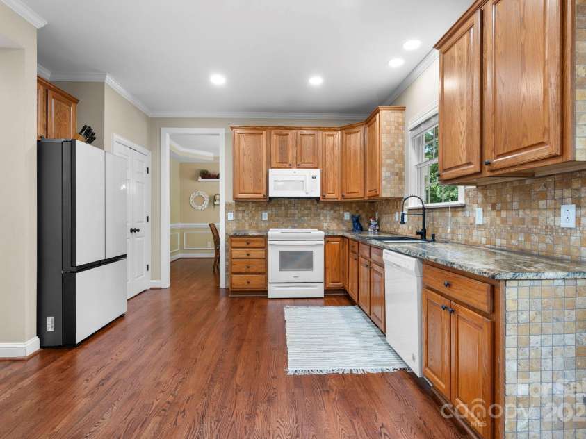 4007 Lake Shore Road, Denver, NC 28037.  MLS# CAR4271111, YatesRealty ID 26569. Granite countertops