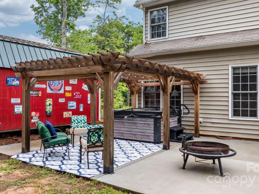 4007 Lake Shore Road, Denver, NC 28037.  MLS# CAR4271111, YatesRealty ID 26569. Patio area
