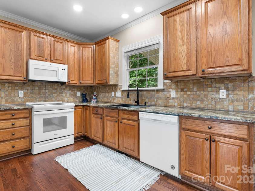 4007 Lake Shore Road, Denver, NC 28037.  MLS# CAR4271111, YatesRealty ID 26569. Through the entry is the kitchen and main living area