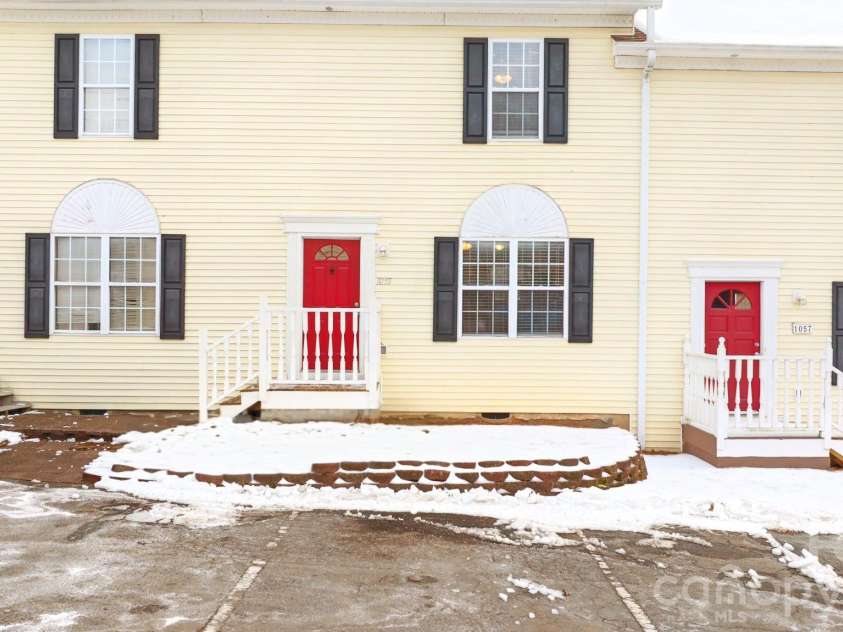 1055 19th Street, Hickory, NC 28601.  MLS# CAR4335825, YatesRealty ID 2657. 