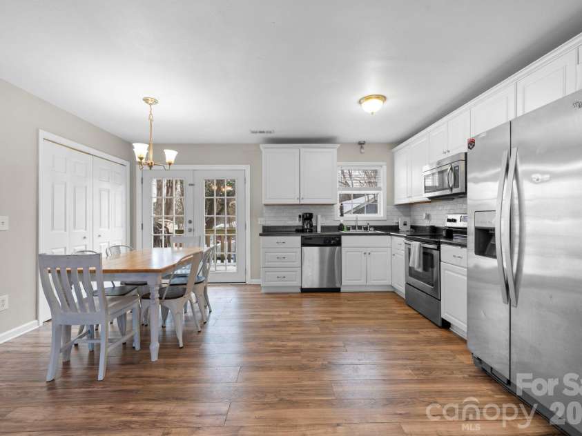 1055 19th Street, Hickory, NC 28601.  MLS# CAR4335825, YatesRealty ID 2657. 