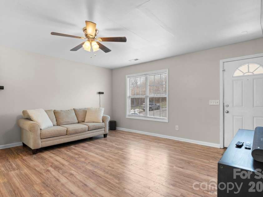 1055 19th Street, Hickory, NC 28601.  MLS# CAR4335825, YatesRealty ID 2657. 