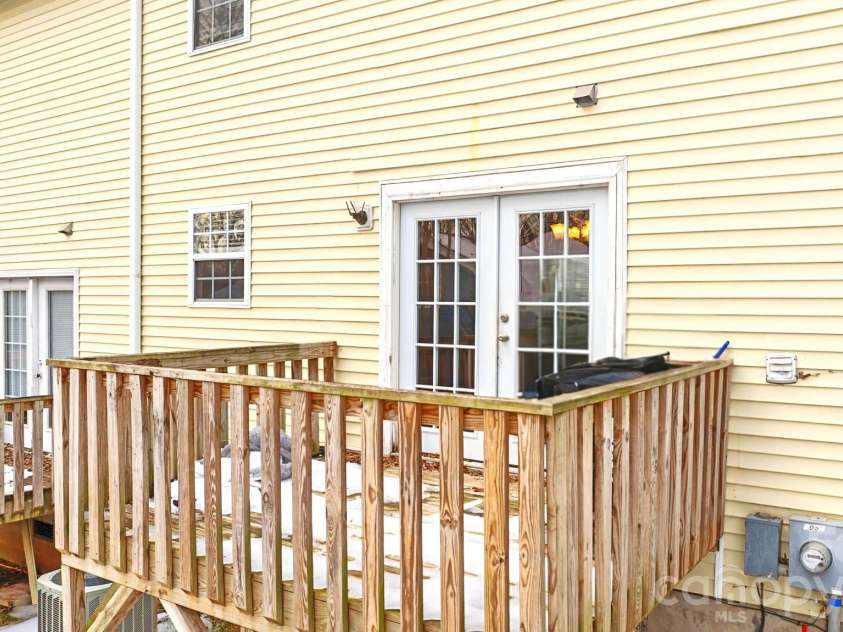 1055 19th Street, Hickory, NC 28601.  MLS# CAR4335825, YatesRealty ID 2657. 
