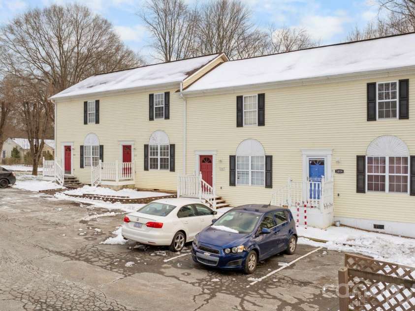 1055 19th Street, Hickory, NC 28601.  MLS# CAR4335825, YatesRealty ID 2657. 