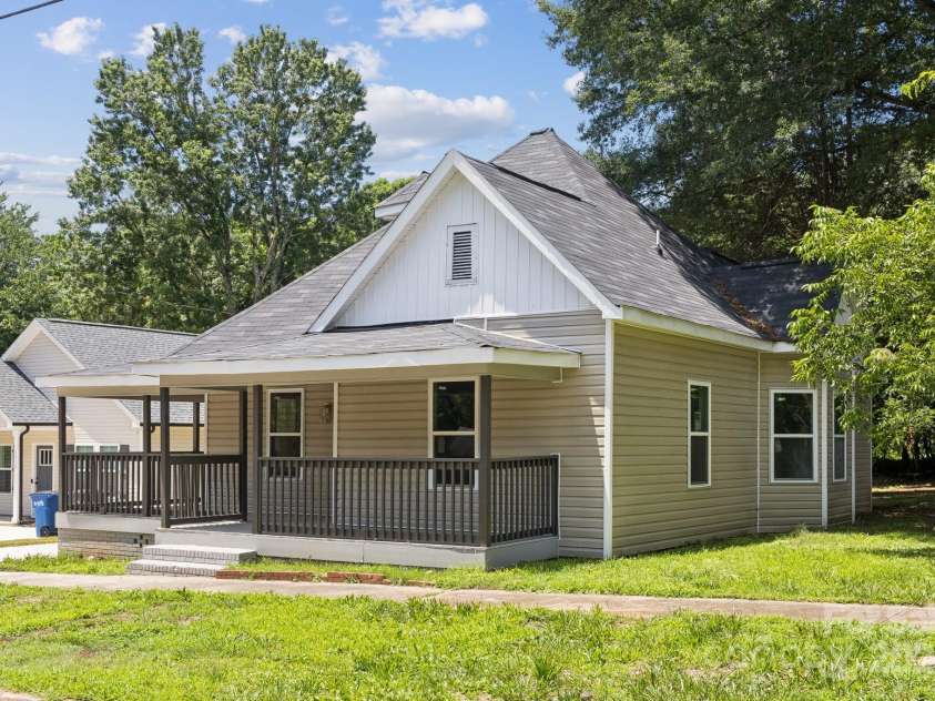 1108 4th Street, Statesville, NC 28677.  MLS# CAR4275688, YatesRealty ID 26570. 