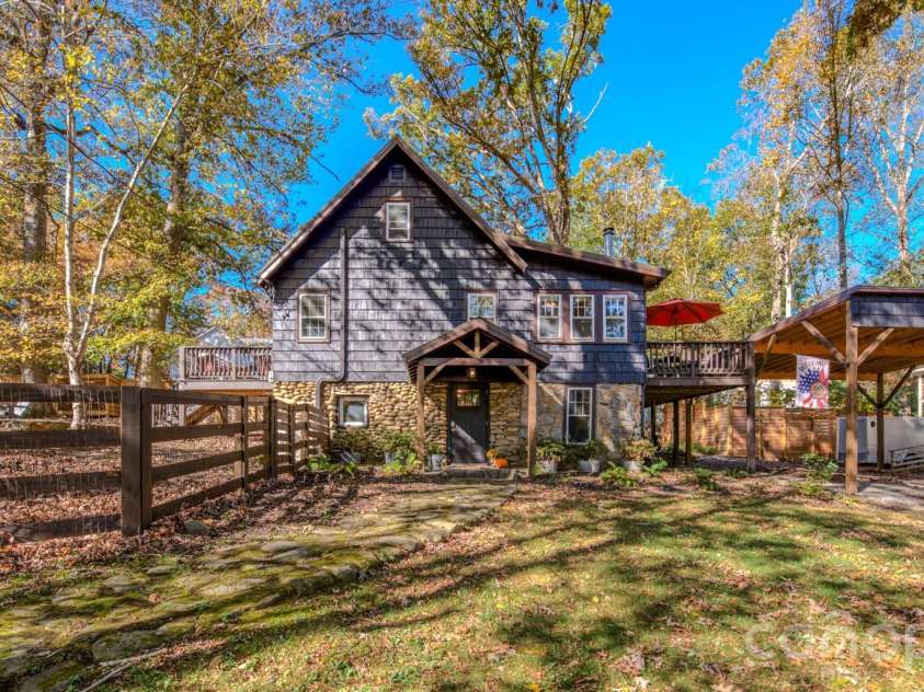 597 Tomahawk Avenue, Black Mountain, NC 28711.  MLS# CAR4383270, YatesRealty ID 26570. 