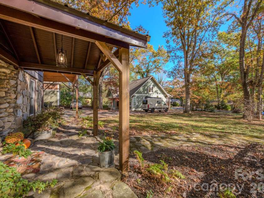 597 Tomahawk Avenue, Black Mountain, NC 28711.  MLS# CAR4383270, YatesRealty ID 26570. 