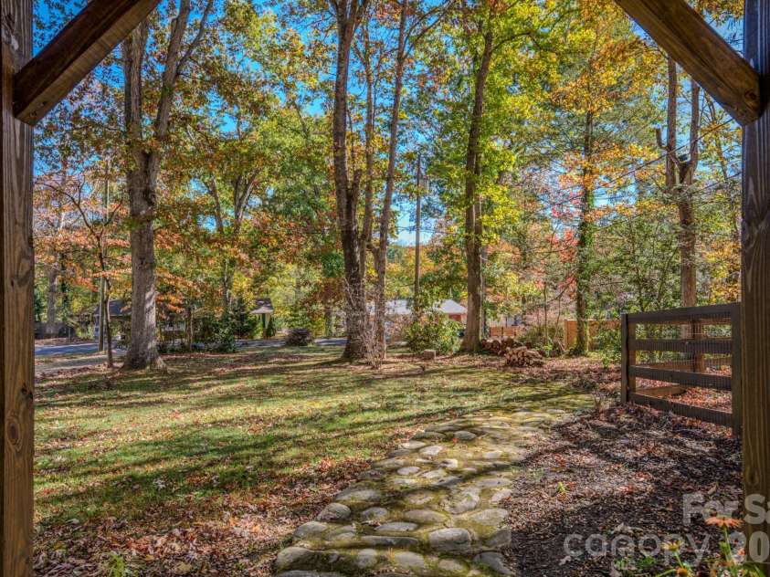 597 Tomahawk Avenue, Black Mountain, NC 28711.  MLS# CAR4383270, YatesRealty ID 26570. 