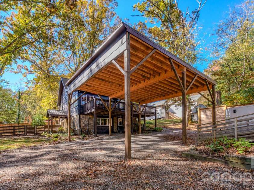 597 Tomahawk Avenue, Black Mountain, NC 28711.  MLS# CAR4383270, YatesRealty ID 26570. 