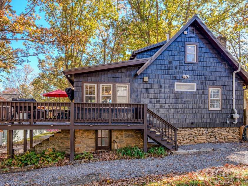 597 Tomahawk Avenue, Black Mountain, NC 28711.  MLS# CAR4383270, YatesRealty ID 26570. 
