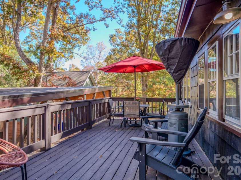 597 Tomahawk Avenue, Black Mountain, NC 28711.  MLS# CAR4383270, YatesRealty ID 26570. 