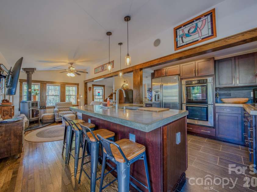 597 Tomahawk Avenue, Black Mountain, NC 28711.  MLS# CAR4383270, YatesRealty ID 26570. 