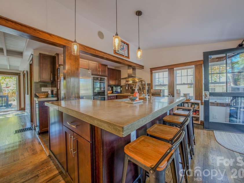 597 Tomahawk Avenue, Black Mountain, NC 28711.  MLS# CAR4383270, YatesRealty ID 26570. 
