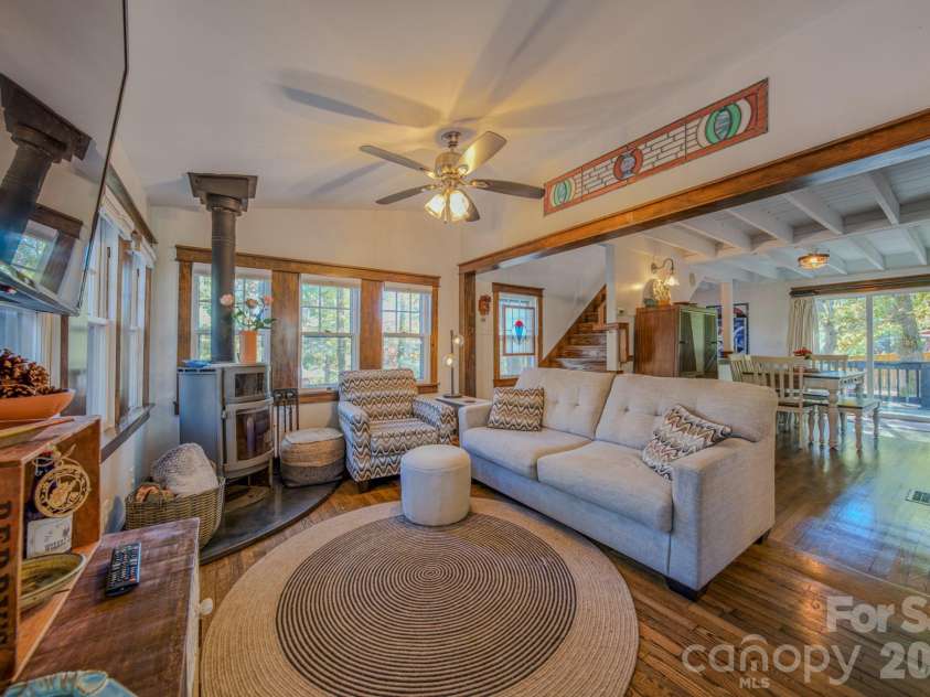 597 Tomahawk Avenue, Black Mountain, NC 28711.  MLS# CAR4383270, YatesRealty ID 26570. 