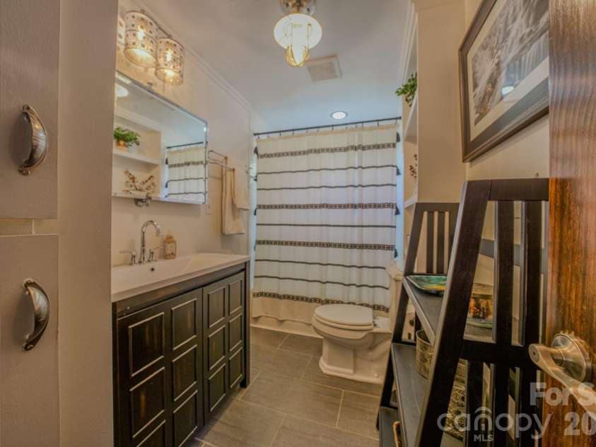 597 Tomahawk Avenue, Black Mountain, NC 28711.  MLS# CAR4383270, YatesRealty ID 26570. 