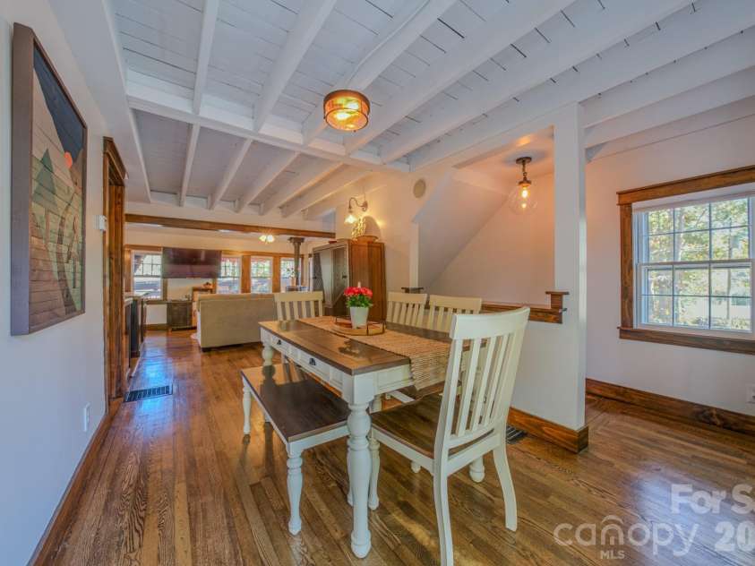 597 Tomahawk Avenue, Black Mountain, NC 28711.  MLS# CAR4383270, YatesRealty ID 26570. 