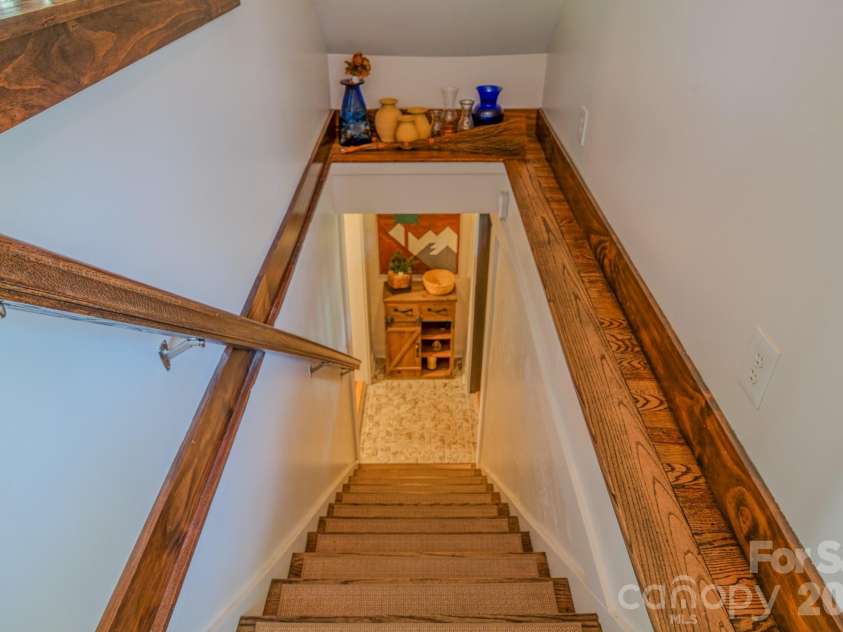 597 Tomahawk Avenue, Black Mountain, NC 28711.  MLS# CAR4383270, YatesRealty ID 26570. 