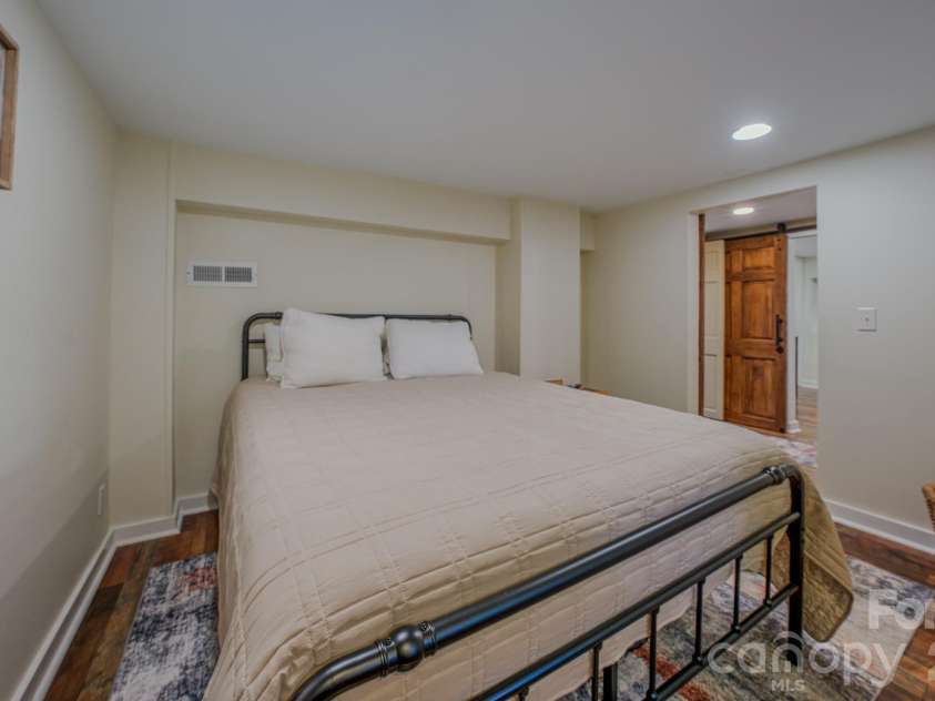 597 Tomahawk Avenue, Black Mountain, NC 28711.  MLS# CAR4383270, YatesRealty ID 26570. 