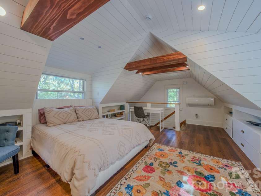 597 Tomahawk Avenue, Black Mountain, NC 28711.  MLS# CAR4383270, YatesRealty ID 26570. 