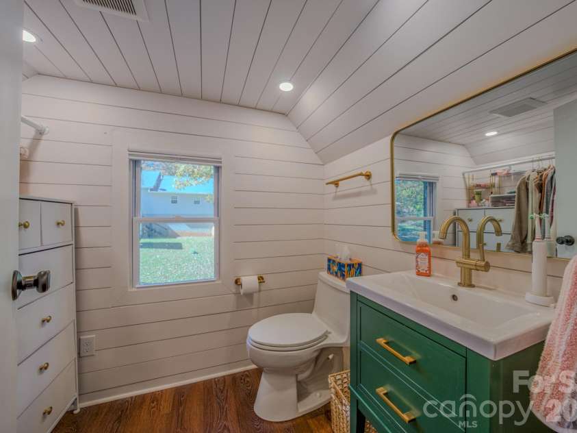 597 Tomahawk Avenue, Black Mountain, NC 28711.  MLS# CAR4383270, YatesRealty ID 26570. 