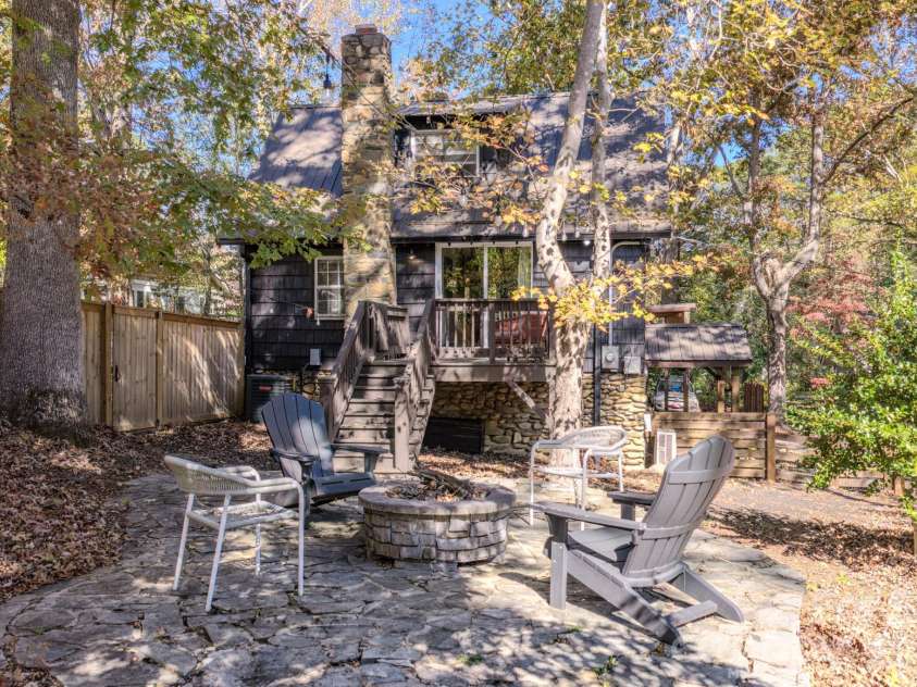 597 Tomahawk Avenue, Black Mountain, NC 28711.  MLS# CAR4383270, YatesRealty ID 26570. 