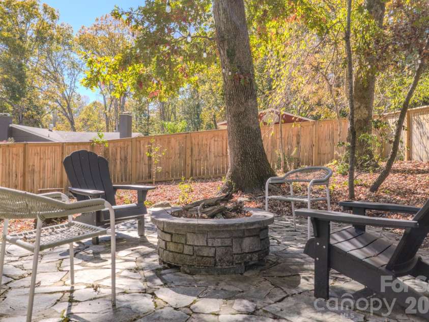 597 Tomahawk Avenue, Black Mountain, NC 28711.  MLS# CAR4383270, YatesRealty ID 26570. 