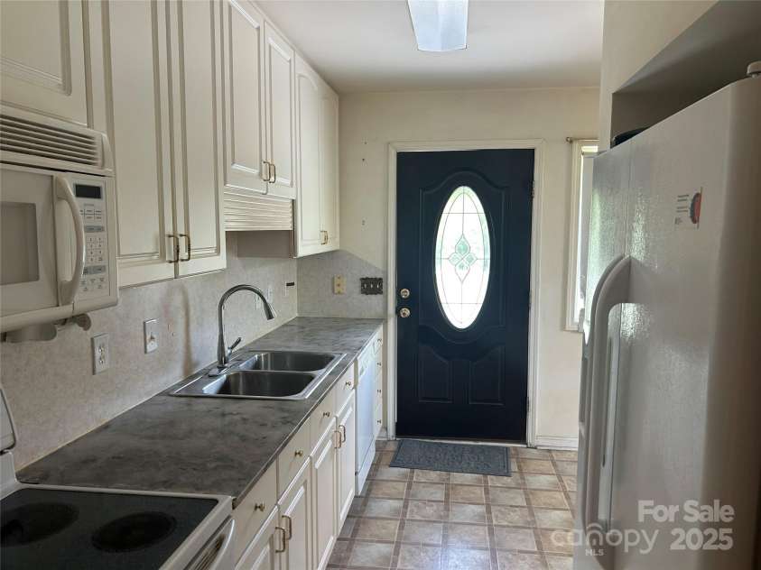 6323 Hudspeth Road, Harrisburg, NC 28075.  MLS# CAR4277314, YatesRealty ID 26571. 