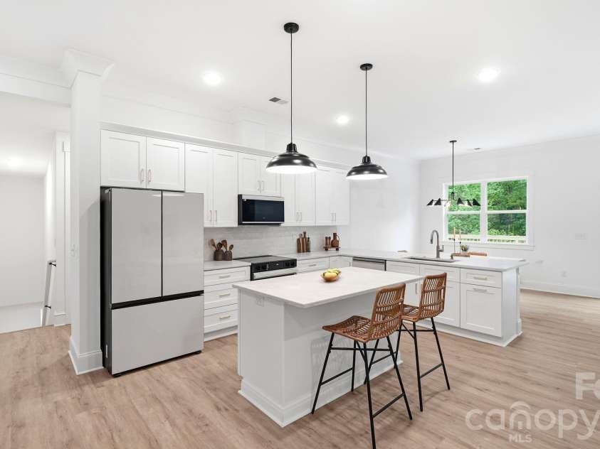 825 Breezewood Drive, Charlotte, NC 28262.  MLS# CAR4384219, YatesRealty ID 26571. Kitchen
