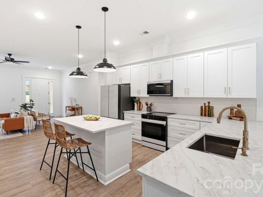 825 Breezewood Drive, Charlotte, NC 28262.  MLS# CAR4384219, YatesRealty ID 26571. Kitchen