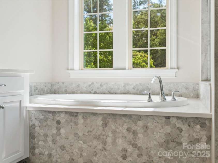 1008 Ladera Drive, Marvin, NC 28173.  MLS# CAR4261339, YatesRealty ID 26572. 