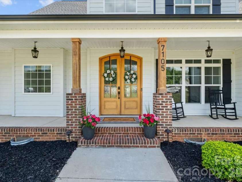 7105 Rae Farms Way, Greensboro, NC 27455.  MLS# CAR4380793, YatesRealty ID 26572. 