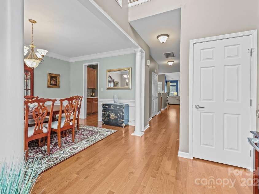 10217 Linksland Drive, Huntersville, NC 28078.  MLS# CAR4281355, YatesRealty ID 26573. 2-story foyer offers a warm and elegant welcome. Features new hardwood floors, coat closet.