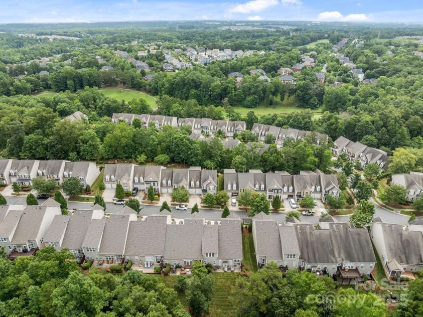 10217 Linksland Drive, Huntersville, NC 28078.  MLS# CAR4281355, YatesRealty ID 26573. Aerial view of Skybrook Ridge townhomes situated on a quiet dead-end street.