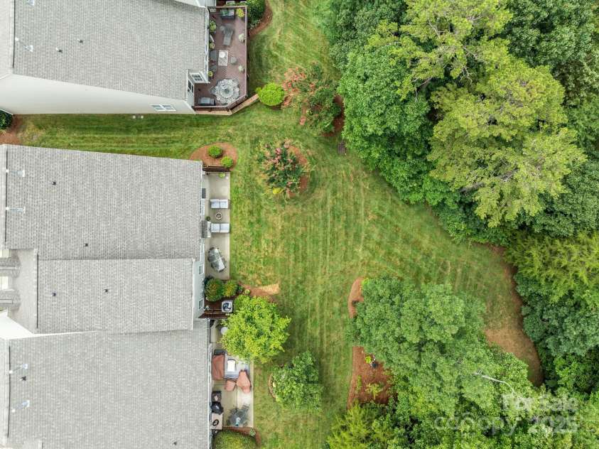 10217 Linksland Drive, Huntersville, NC 28078.  MLS# CAR4281355, YatesRealty ID 26573. Aerial view of the home's outdoor living space reveals lush landscaping that provides a sense of seclusion and privacy you don't find in many townhomes.