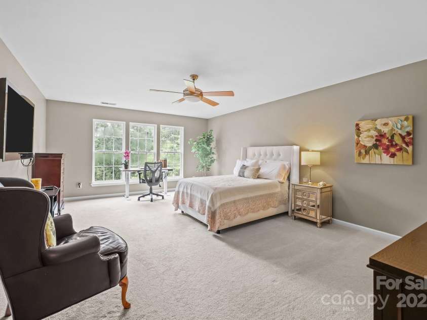 10217 Linksland Drive, Huntersville, NC 28078.  MLS# CAR4281355, YatesRealty ID 26573. Home features a hard-to-find second primary suite on the upper floor, offering added comfort and flexibility for multigenerational living or hosting guests in style.