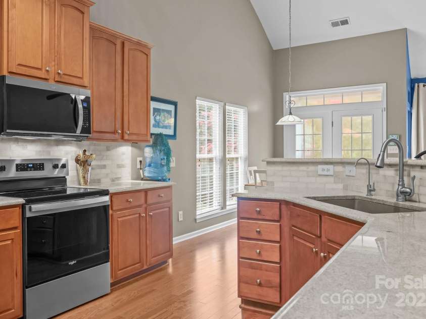 10217 Linksland Drive, Huntersville, NC 28078.  MLS# CAR4281355, YatesRealty ID 26573. Kitchen features recessed lights, under-cabinet lights, open sight lines, breakfast bar.