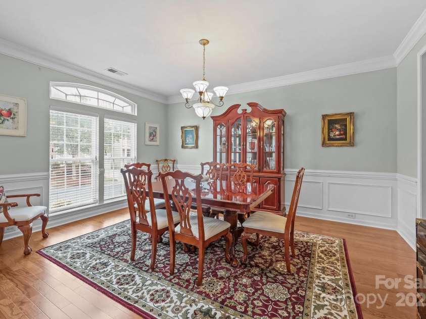10217 Linksland Drive, Huntersville, NC 28078.  MLS# CAR4281355, YatesRealty ID 26573. Spacious dining room is an ideal setting for entertaining, holiday dinners; easily accommodates seating to 8-10.