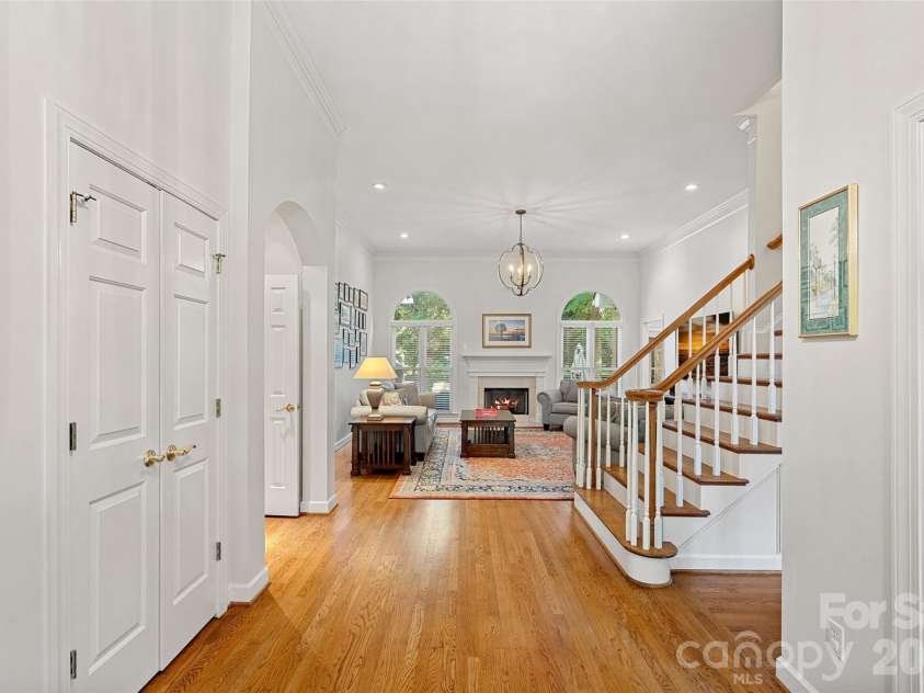 6424 Creola Road, Charlotte, NC 28226.  MLS# CAR4382975, YatesRealty ID 26573. 