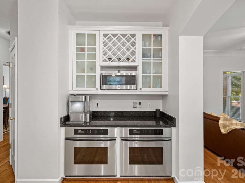 6424 Creola Road, Charlotte, NC 28226.  MLS# CAR4382975, YatesRealty ID 26573. 