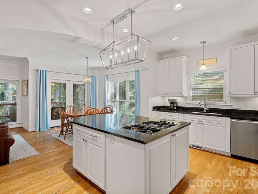 6424 Creola Road, Charlotte, NC 28226.  MLS# CAR4382975, YatesRealty ID 26573. 