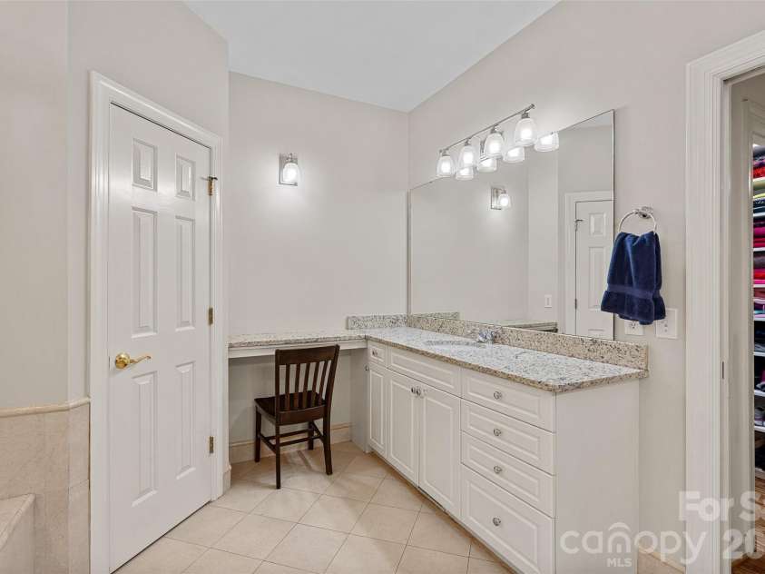 6424 Creola Road, Charlotte, NC 28226.  MLS# CAR4382975, YatesRealty ID 26573. 