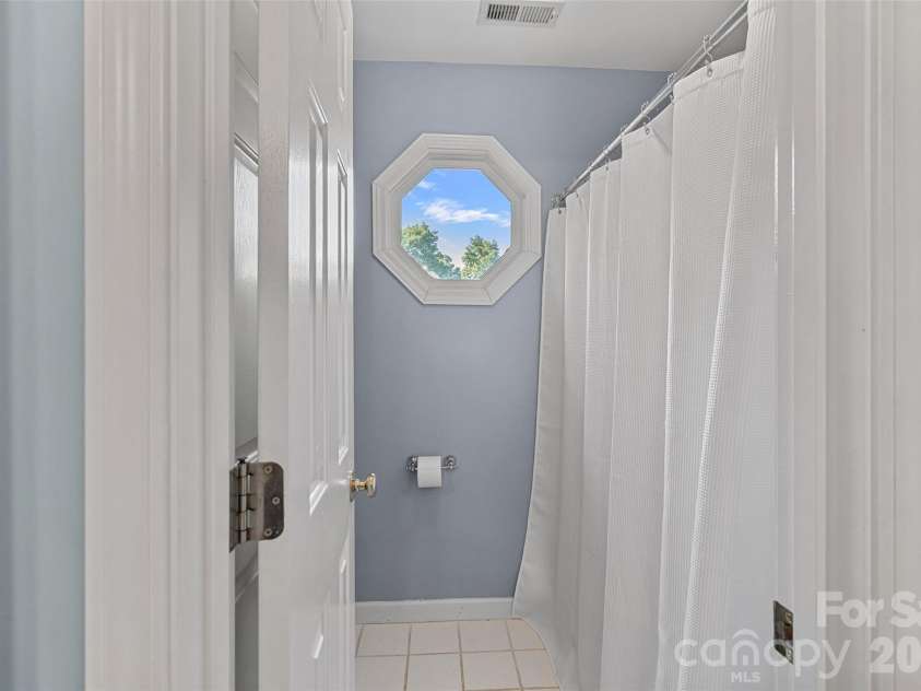 6424 Creola Road, Charlotte, NC 28226.  MLS# CAR4382975, YatesRealty ID 26573. 
