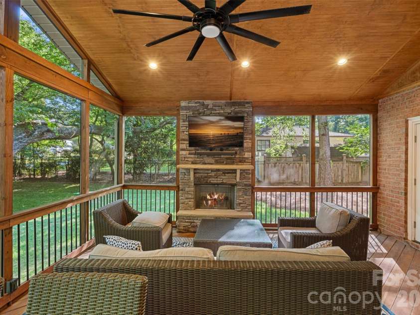 6424 Creola Road, Charlotte, NC 28226.  MLS# CAR4382975, YatesRealty ID 26573. 