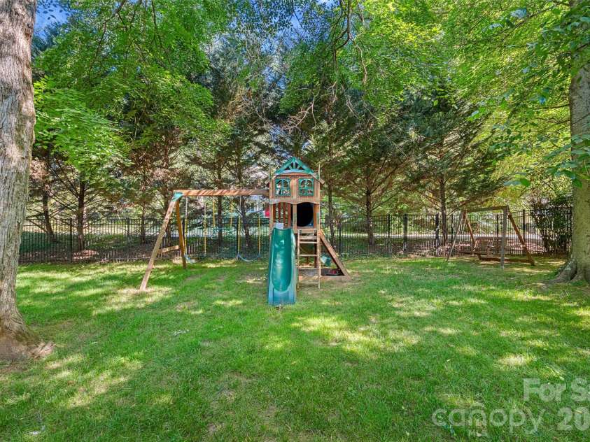 6424 Creola Road, Charlotte, NC 28226.  MLS# CAR4382975, YatesRealty ID 26573. 