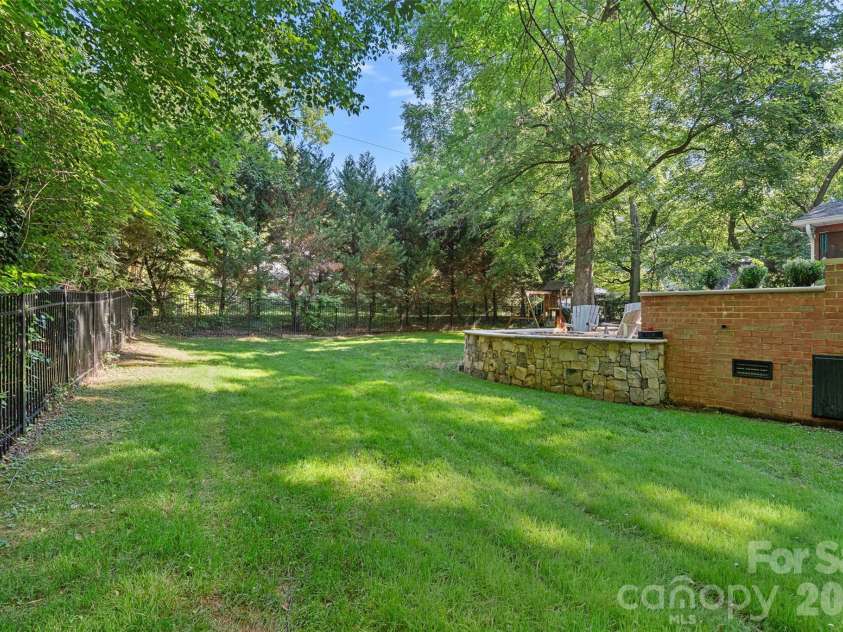 6424 Creola Road, Charlotte, NC 28226.  MLS# CAR4382975, YatesRealty ID 26573. 