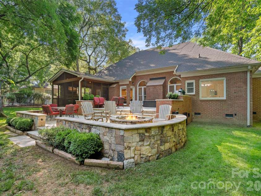 6424 Creola Road, Charlotte, NC 28226.  MLS# CAR4382975, YatesRealty ID 26573. 
