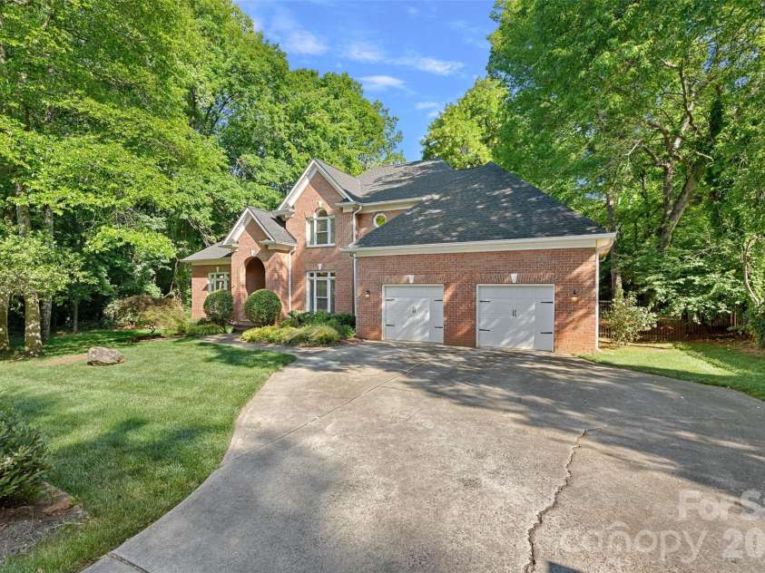 6424 Creola Road, Charlotte, NC 28226.  MLS# CAR4382975, YatesRealty ID 26573. 