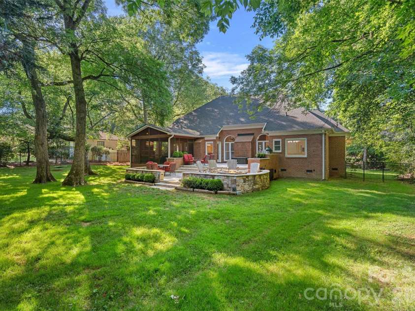 6424 Creola Road, Charlotte, NC 28226.  MLS# CAR4382975, YatesRealty ID 26573. Beautiful Backyard