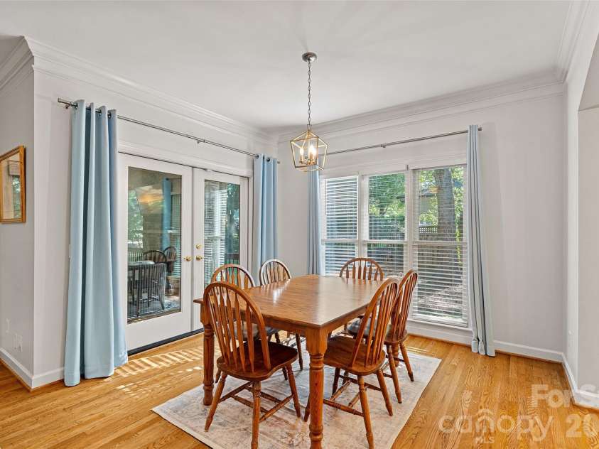 6424 Creola Road, Charlotte, NC 28226.  MLS# CAR4382975, YatesRealty ID 26573. Breakfast Area