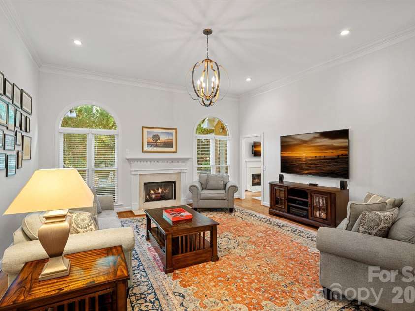 6424 Creola Road, Charlotte, NC 28226.  MLS# CAR4382975, YatesRealty ID 26573. Great Room
